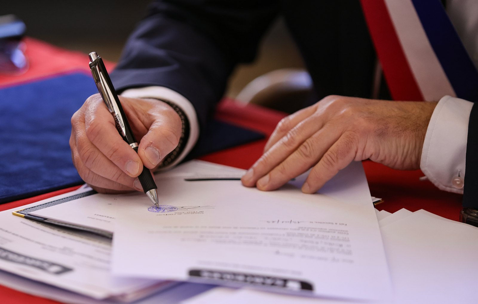 Signing Contract — Thousand Oaks Broken Bone Injuries Lawyer, Thousand Oaks CA